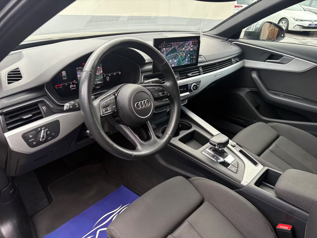 AUDI A4 40 TFSI quattro S line Black Style