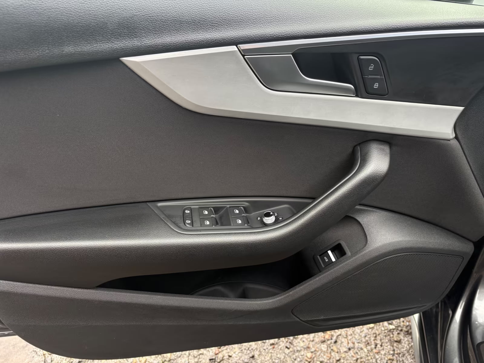 AUDI A4 40 TFSI quattro S line Black Style