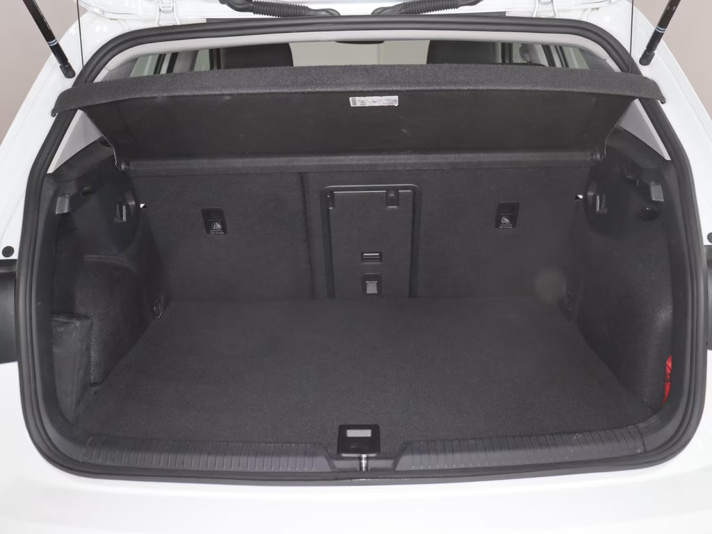 VOLKSWAGEN Golf VIII 1.4 eHybrid Style (Batería Certificada)