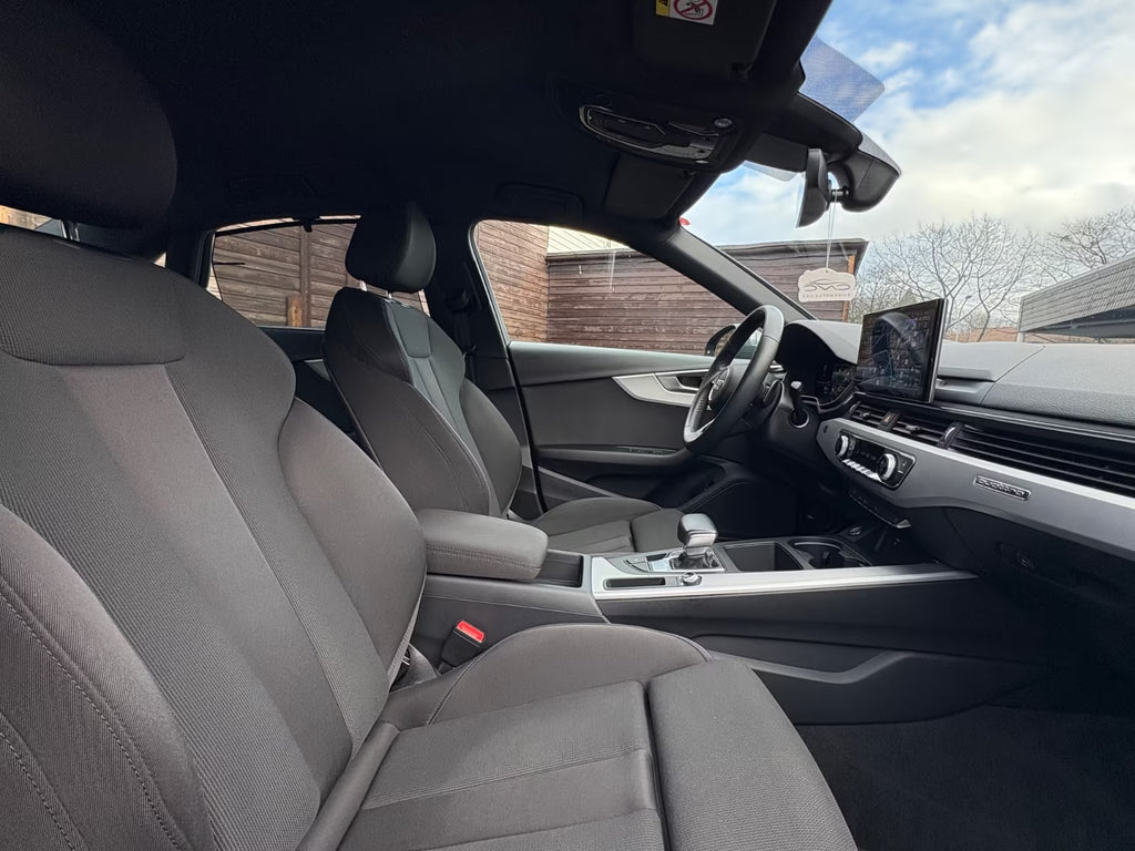 AUDI A4 40 TFSI quattro S line Black Style