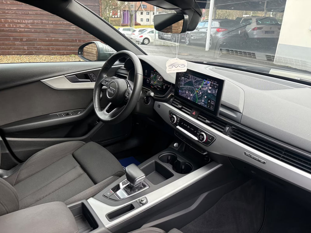 AUDI A4 40 TFSI quattro S line Black Style