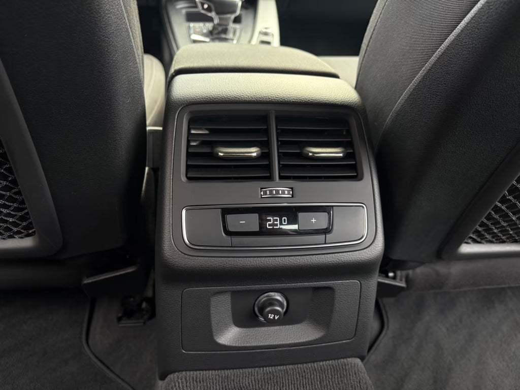 AUDI A4 40 TFSI quattro S line Black Style