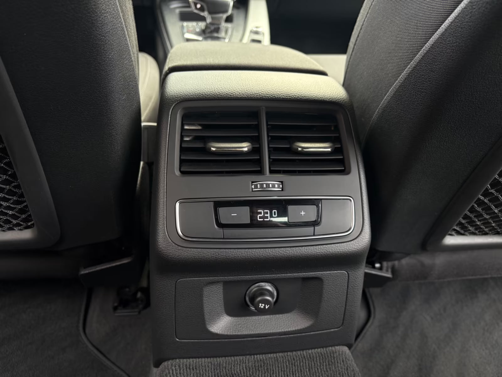 AUDI A4 40 TFSI quattro S line Black Style