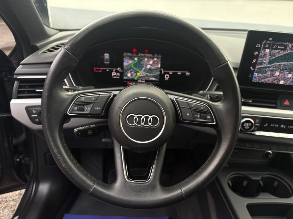 AUDI A4 40 TFSI quattro S line Black Style