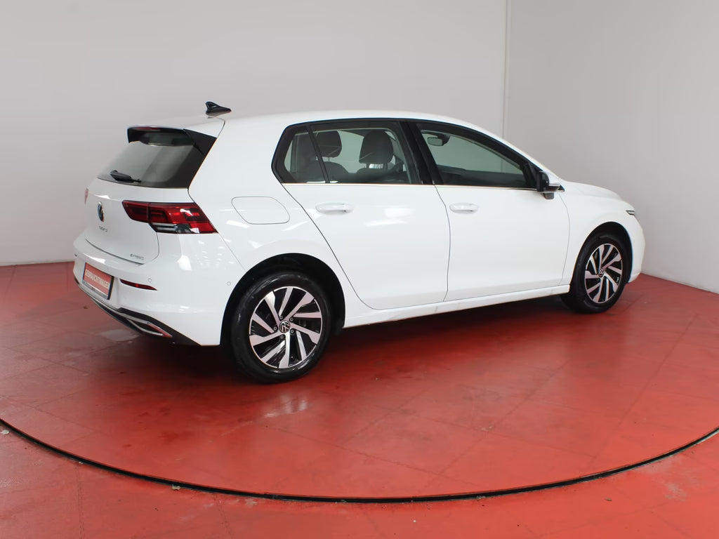 VOLKSWAGEN Golf VIII 1.4 eHybrid Style (Batería Certificada)