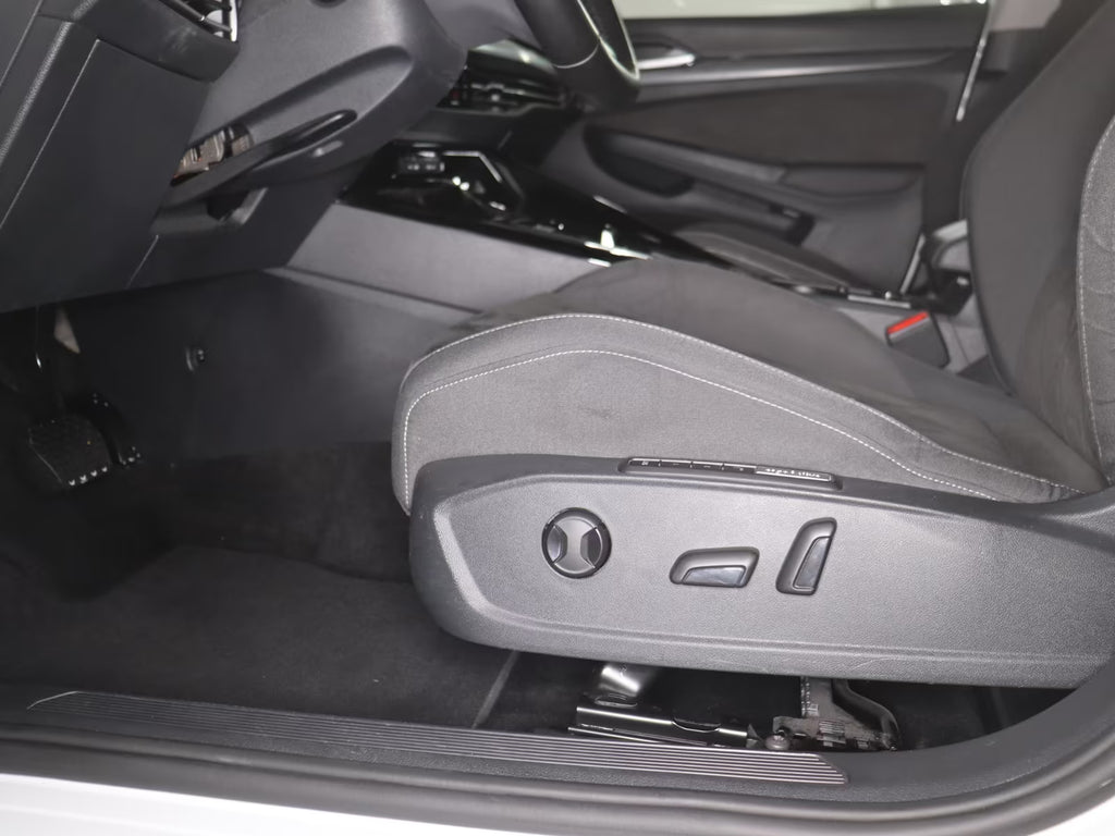 VOLKSWAGEN Golf VIII 1.4 eHybrid Style (Batería Certificada)