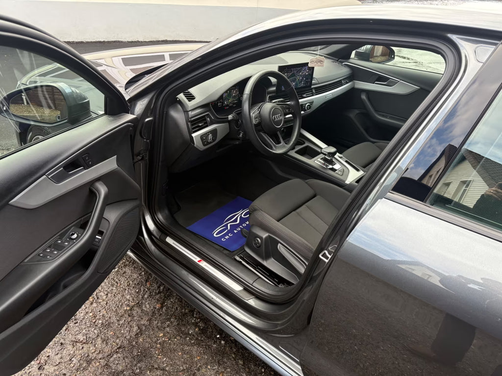 AUDI A4 40 TFSI quattro S line Black Style