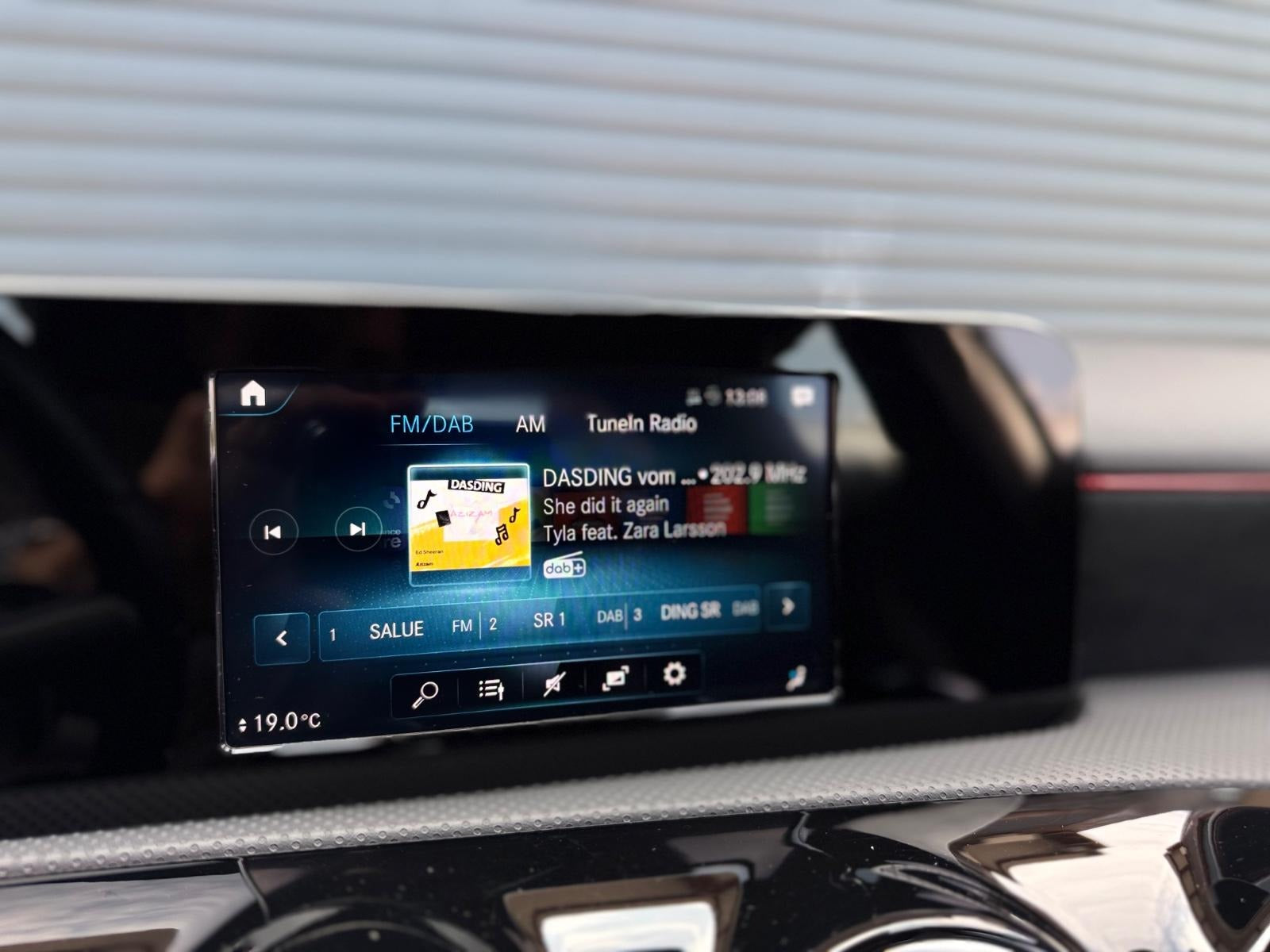 MERCEDES-BENZ A 180 AMG LINE (2022) - UNIDAD POLARWEISS