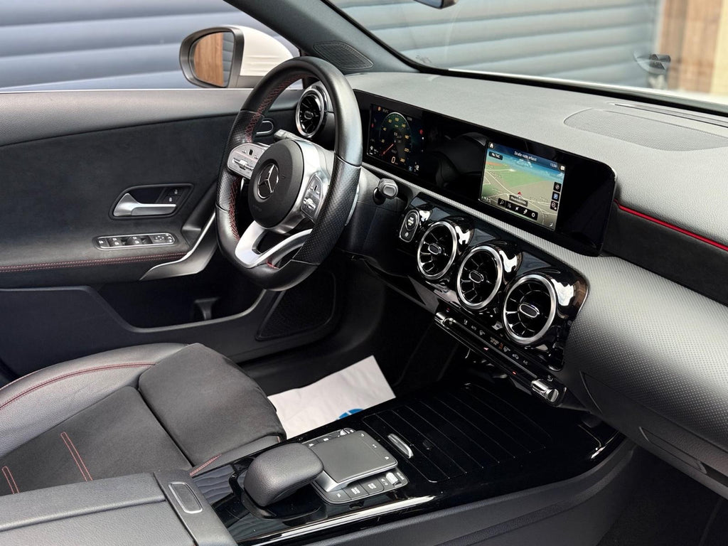 MERCEDES-BENZ A 180 AMG LINE (2022) - UNIDAD POLARWEISS