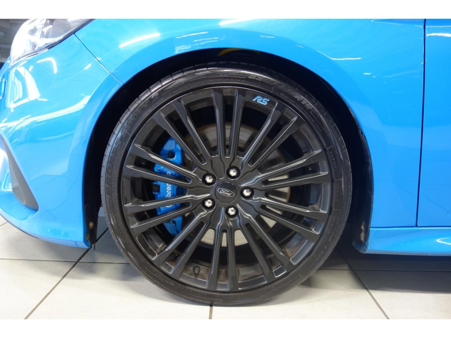 Ford Focus RS 350 CV con Techo Solar